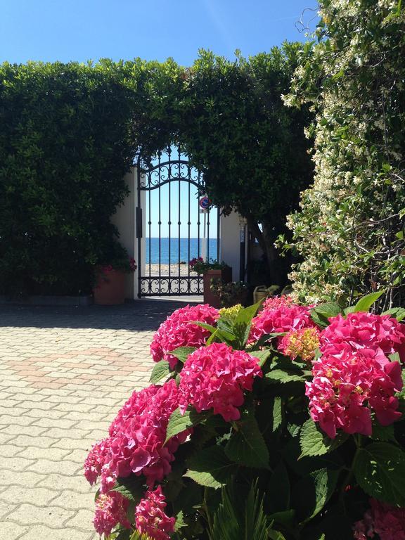 Camping Vallecrosia Exterior foto